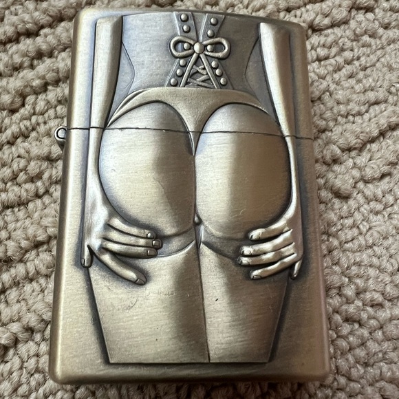 Vintage lighter Girl - Picture 3 of 4